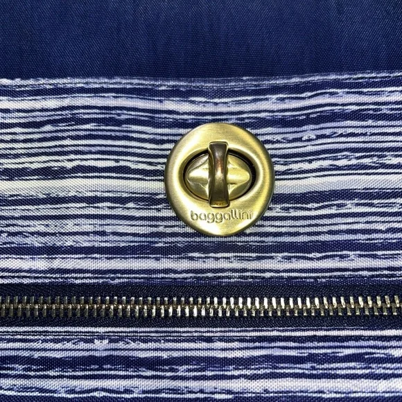 Baggallini Blue and White Crossbody Bag - Picture 2 of 7
